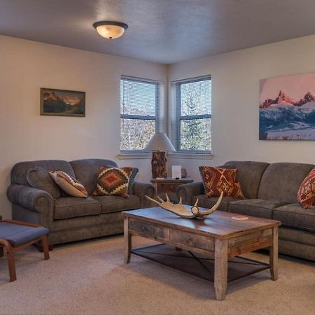 2 Bedroom Upstairs Condo With Ac In Victor, Id Exterior photo